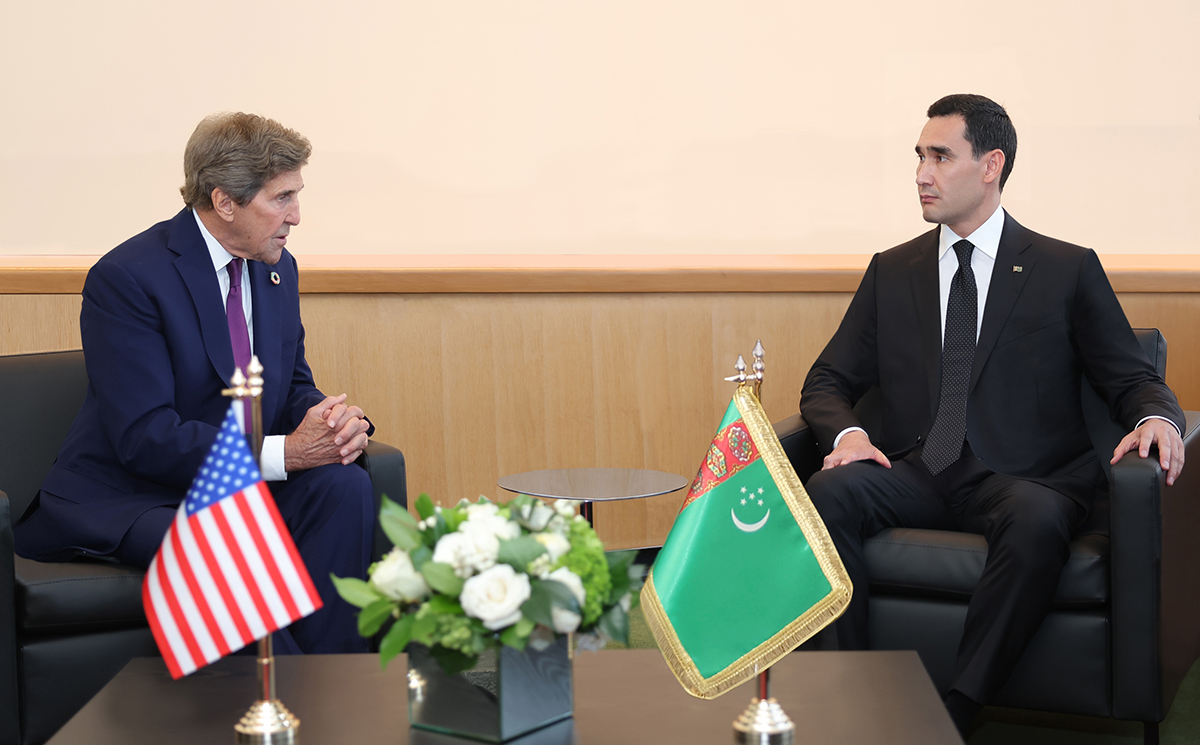 Türkmenistanyň Prezidenti ABŞ-nyň Prezidentiniň howanyň üýtgemegi meseleleri boýunça Ýörite wekili bilen duşuşdy